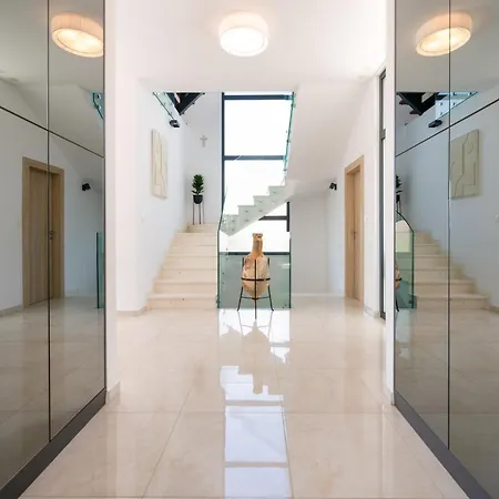 Вілла Luxury Olivetum With Heated Pool, Sea View & Sauna - Okrug Gornji *