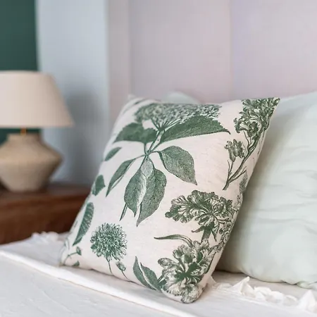 Вілла Luxury Olivetum With Heated Pool, Sea View & Sauna - Okrug Gornji Трогір