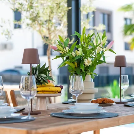 Вілла Luxury Olivetum With Heated Pool, Sea View & Sauna - Okrug Gornji