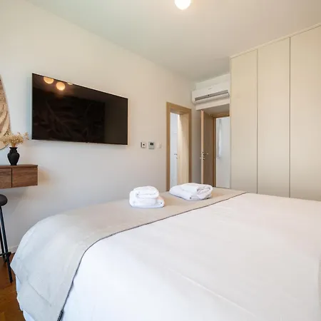 Luxury Olivetum With Heated Pool, Sea View & Sauna - Okrug Gornji