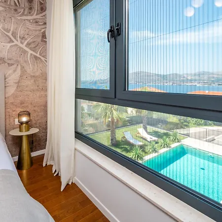 Вілла Luxury Olivetum With Heated Pool, Sea View & Sauna - Okrug Gornji