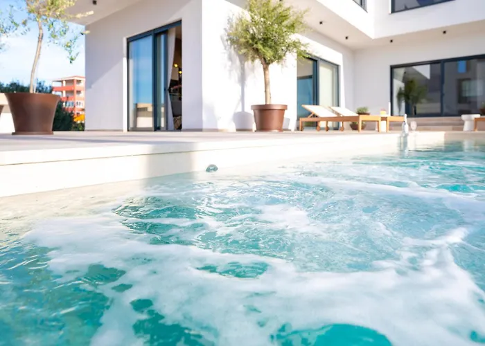 Luxury Olivetum With Heated Pool, Sea View & Sauna - Okrug Gornji *