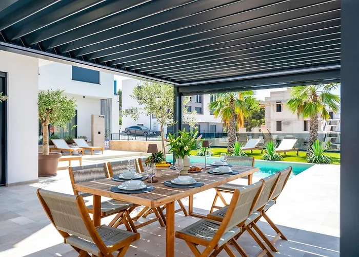 Luxury Olivetum With Heated Pool, Sea View & Sauna - Okrug Gornji Villa