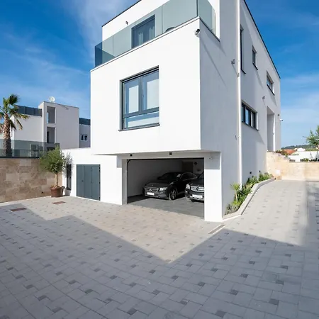 Luxury Olivetum With Heated Pool, Sea View & Sauna - Okrug Gornji ヴィラ トロギール