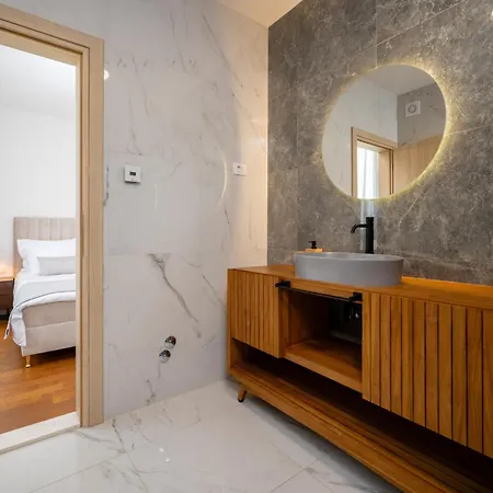 ヴィラ Luxury Olivetum With Heated Pool, Sea View & Sauna - Okrug Gornji トロギール