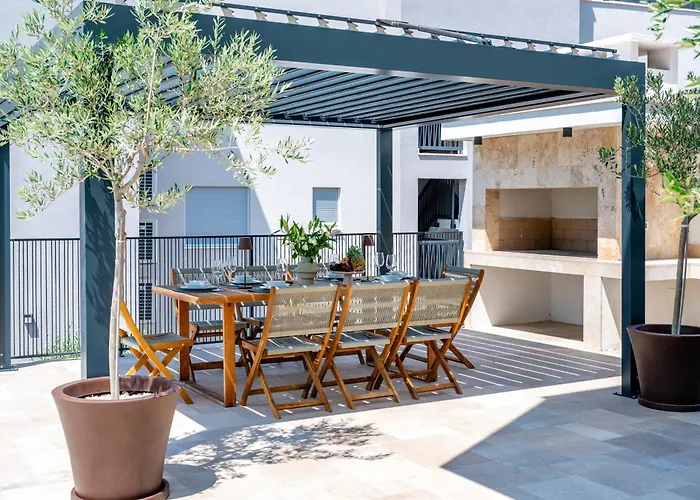 Luxury Olivetum With Heated Pool, Sea View & Sauna - Okrug Gornji