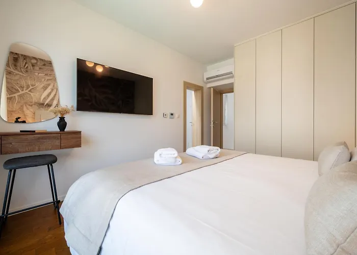 Luxury Olivetum With Heated Pool, Sea View & Sauna - Okrug Gornji