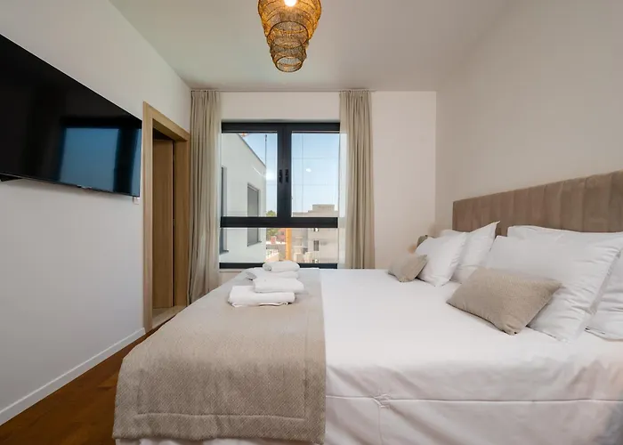 Luxury Olivetum With Heated Pool, Sea View & Sauna - Okrug Gornji Villa *