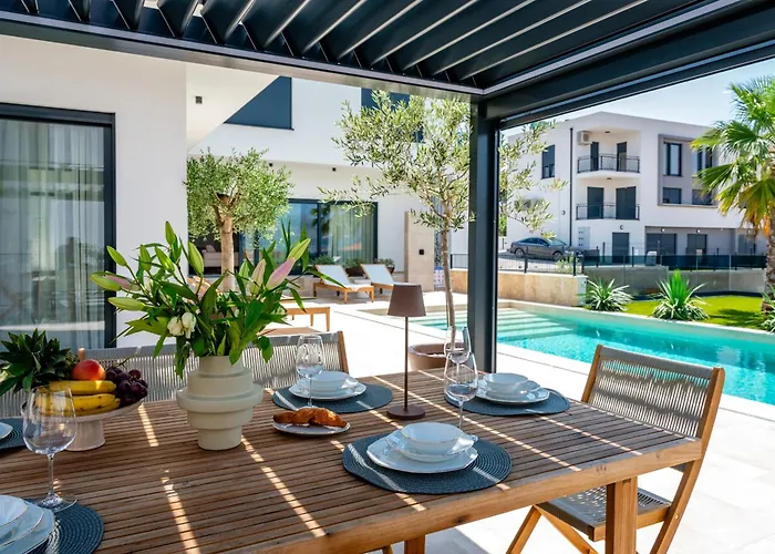 Luxury Olivetum With Heated Pool, Sea View & Sauna - Okrug Gornji Villa